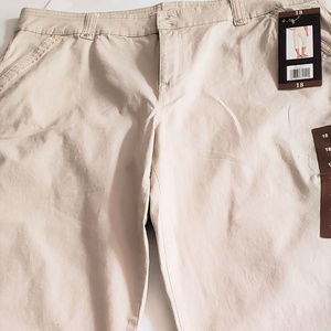 Ladies Gloria Vanderbilt cuffed capris